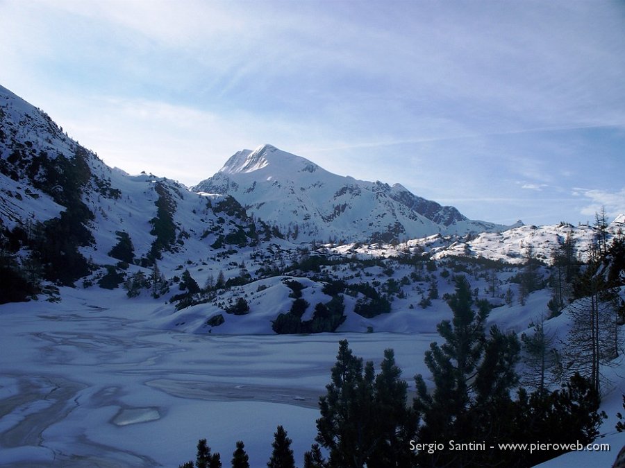 01 Lago del Becco e M. Farno.jpg